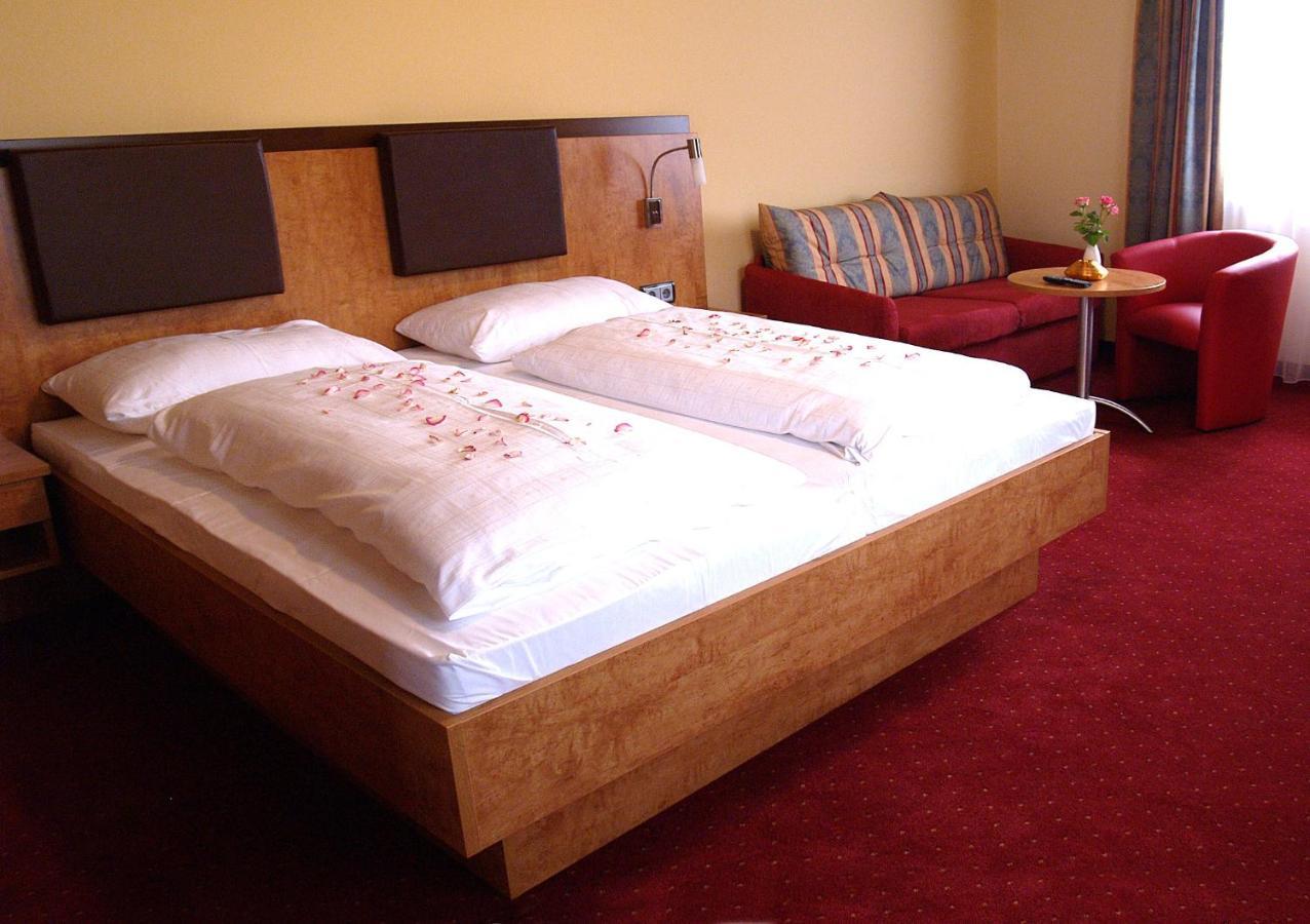 Seehotel Garni Poellmann Zell am Moos Exterior foto