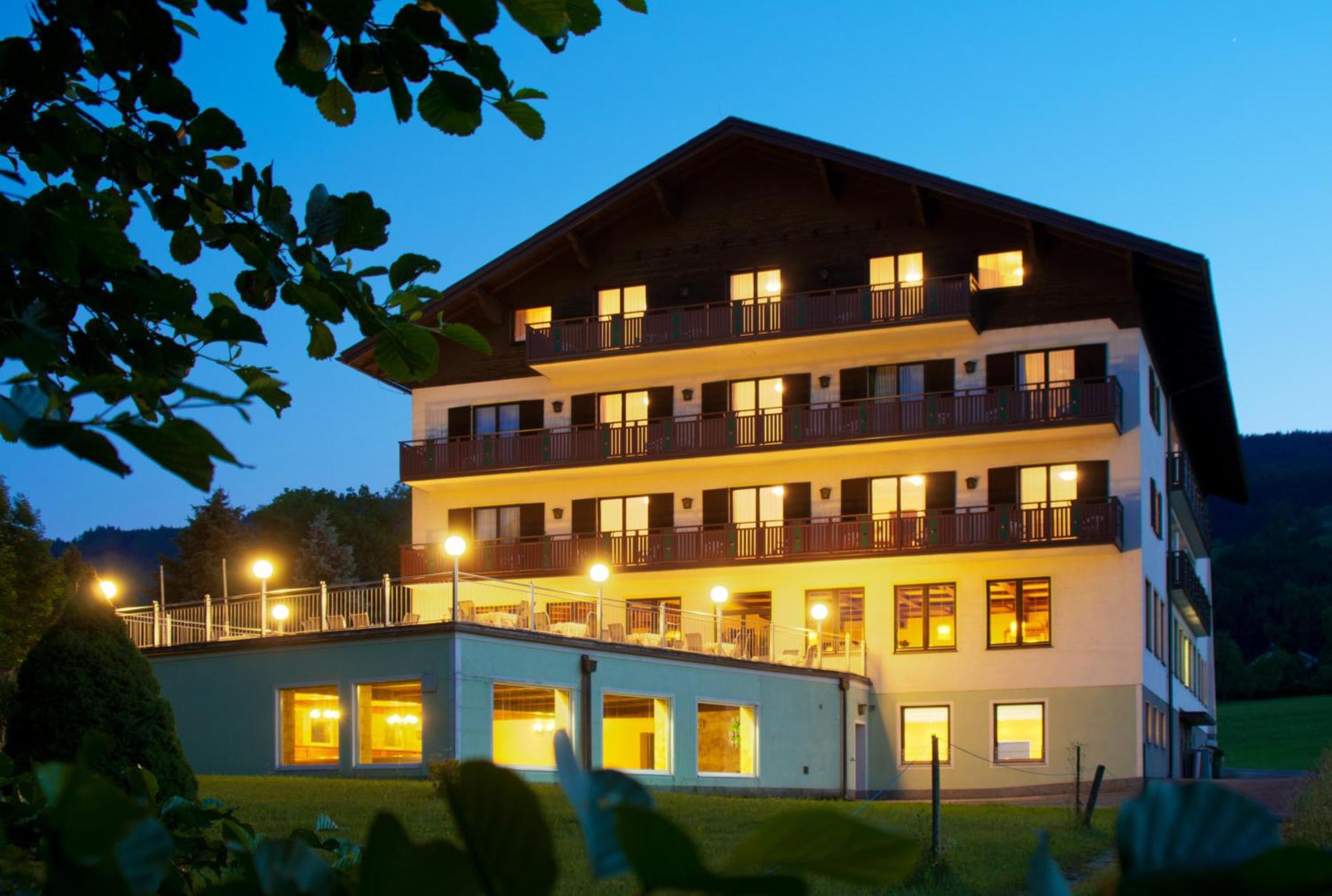 Seehotel Garni Poellmann Zell am Moos Exterior foto